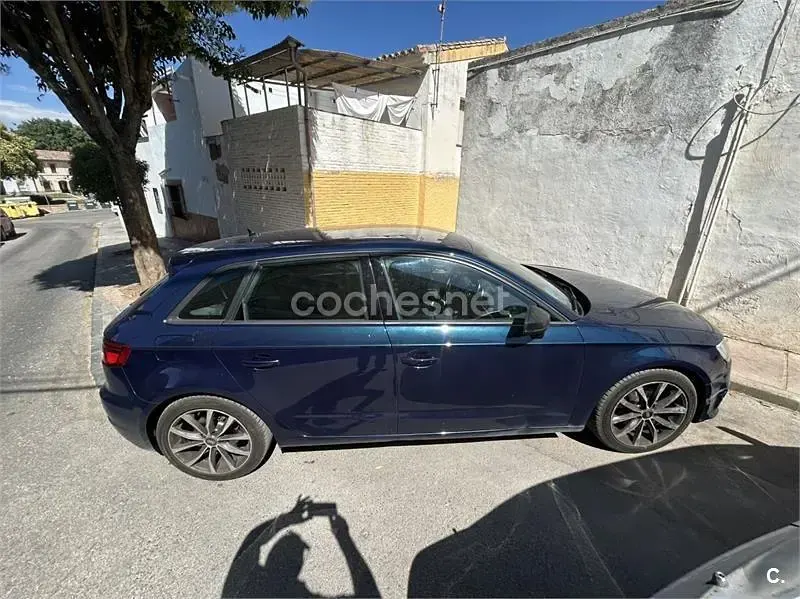 Usado Audi A3 116 CV (85 kW) 2017 Azul Berlina