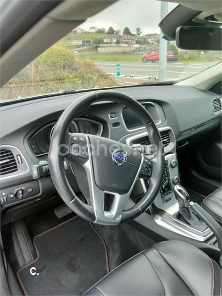 Gris / plata Usado 2015 Volvo V40 CC Summum Familiar | 12.700 € (Precio justo) - Imagen 1/4