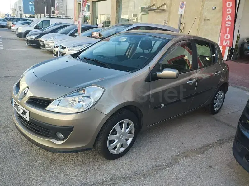 Usado Renault Clio II Authentique 75 CV (55 kW) 2009 Beige Berlina