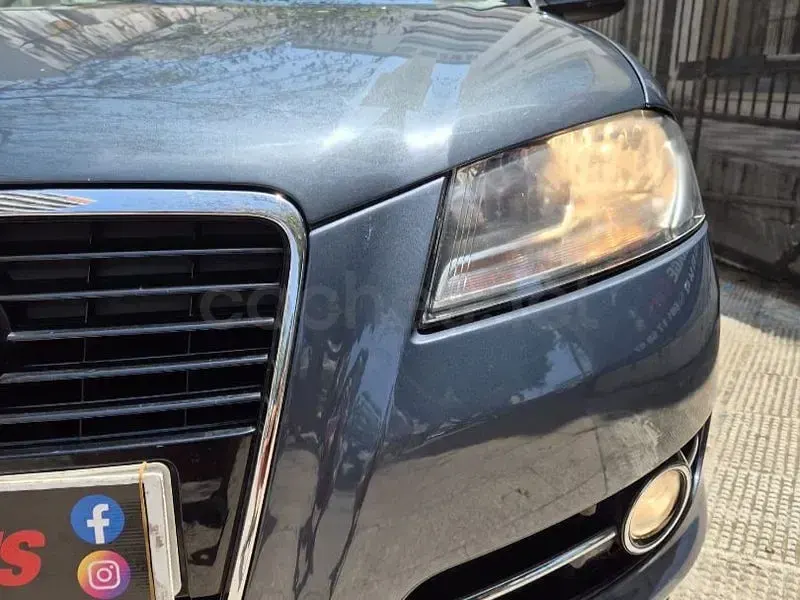 Usado Audi A3 Ambiente 140 CV (102 kW) 2012 Gris / plata Utilitario