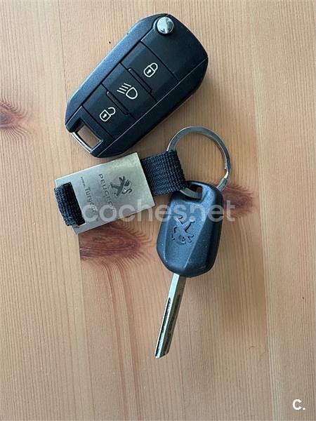 Blanco Usado 2016 Peugeot 2008 Allure SUV | 7900 € (Buen precio) - Imagen 1/4