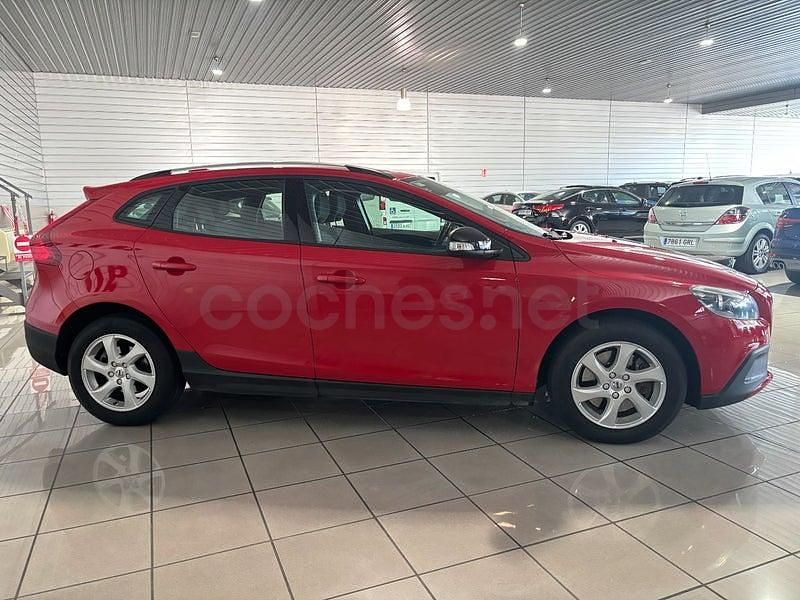 Usado Volvo V40 CC 150 CV (110 kW) 2018 Rojo Familiar