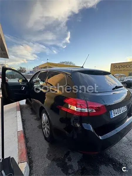Usado Peugeot 308 SW Allure 130 CV (95 kW) 2018 Negro Familiar