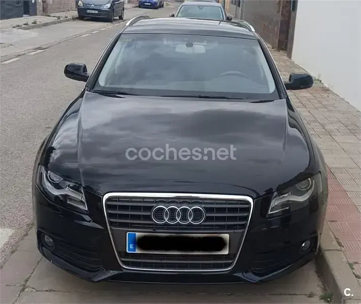 Usado Audi A4 136 CV (100 kW) 2011 Negro Familiar