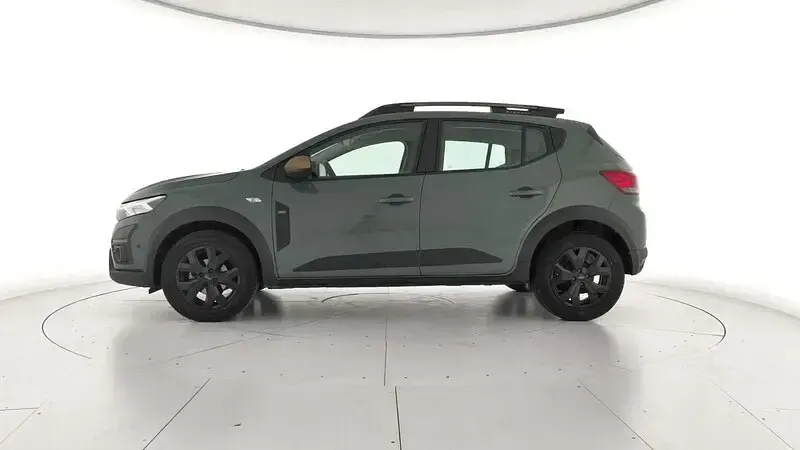 Usado Dacia Sandero Extreme 100 CV (73 kW) 2025 Verde Berlina