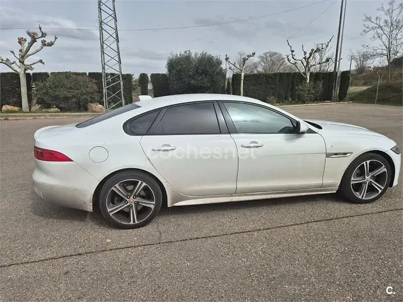 Usado Jaguar XF R-Sport 300 CV (220 kW) 2016 Blanco Berlina