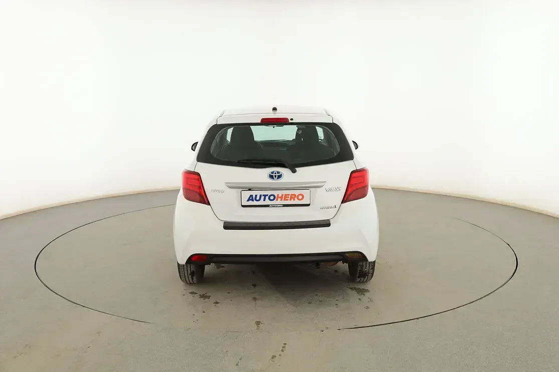 Usado Toyota Yaris Active 101 CV (74 kW) 2017 Blanco Utilitario