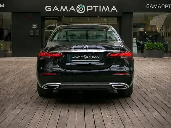 Usado Mercedes E200 Business 197 CV (144 kW) 2021 Negro Berlina