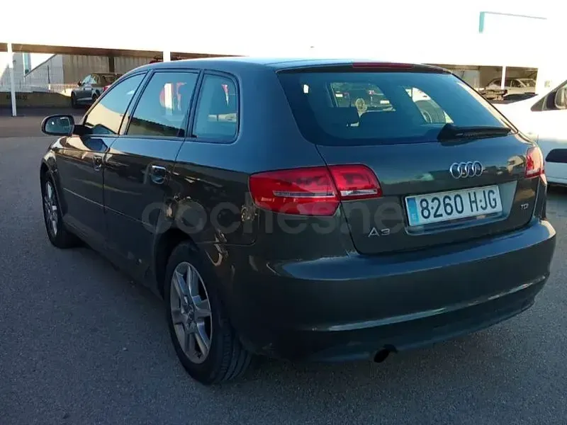 Usado Audi A3 Attraction 105 CV (77 kW) 2012 Marrón Utilitario