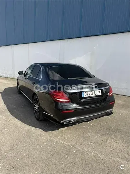 Usado Mercedes E220 194 CV (142 kW) 2016 Negro Berlina