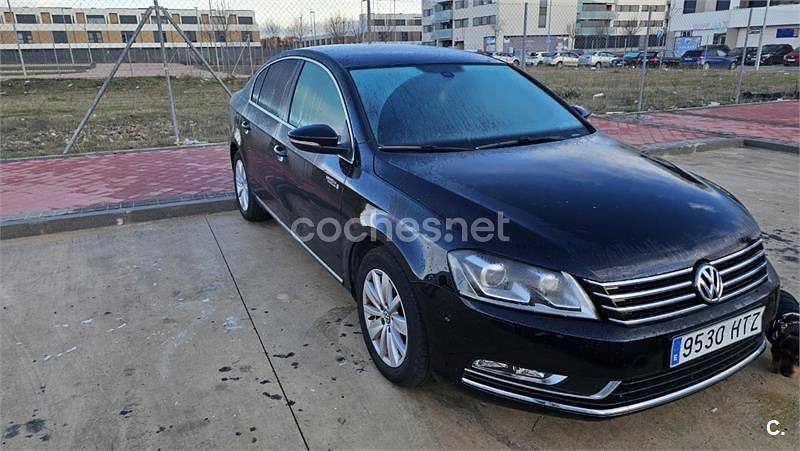Negro Usado 2013 VW Passat Highline Berlina | 6500 € (Precio justo) - Imagen 1/4