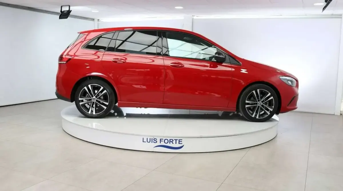 Usado Mercedes B200 150 CV (110 kW) 2019 Rojo Utilitario
