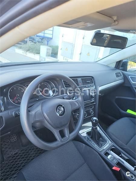 Usado VW Golf VII Advance 110 CV (80 kW) 2018 Gris / plata Berlina