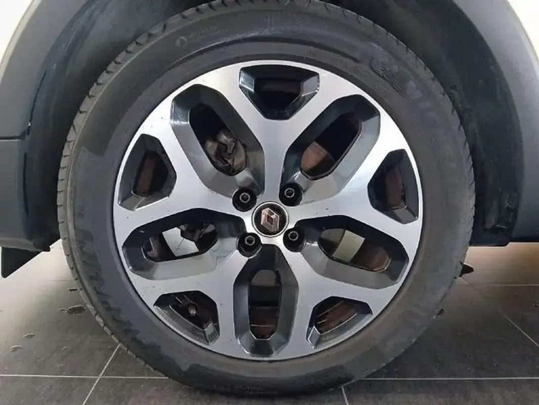 Usado Renault Captur Zen 131 CV (96 kW) 2019 Negro SUV