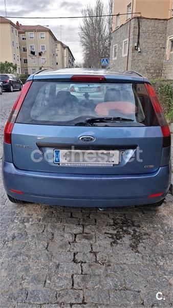 Usado Ford Fiesta Ambiente 68 CV (50 kW) 2003 Azul Utilitario