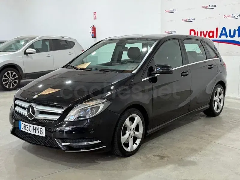 Usado Mercedes B180 109 CV (80 kW) 2012 Negro Utilitario