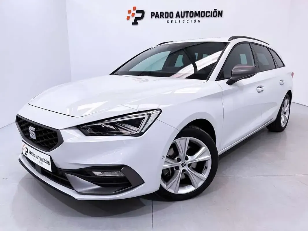 Usado Seat Leon FR 150 CV (110 kW) 2024 Blanco Familiar