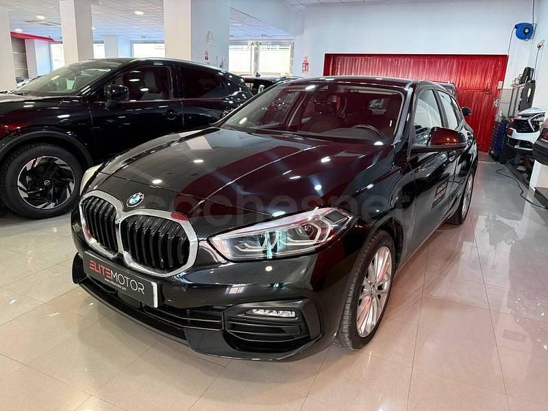 Usado BMW 118 Sport Line 136 CV (100 kW) 2023 Blanco Utilitario