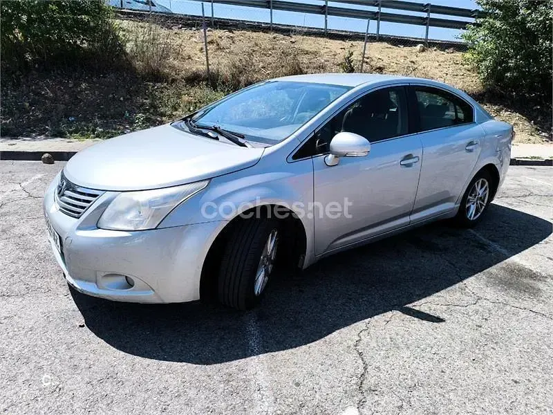 Usado Toyota Avensis Active 126 CV (92 kW) 2011 Gris / plata Berlina