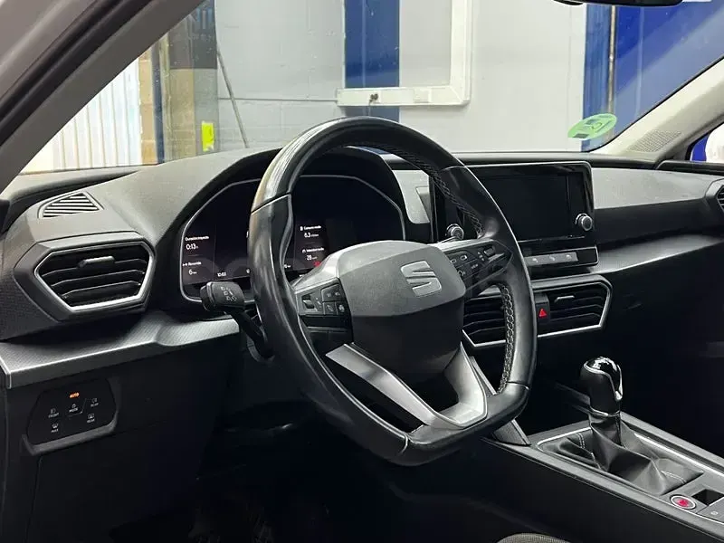 Usado Seat Leon Style 115 CV (84 kW) 2022 Blanco Berlina
