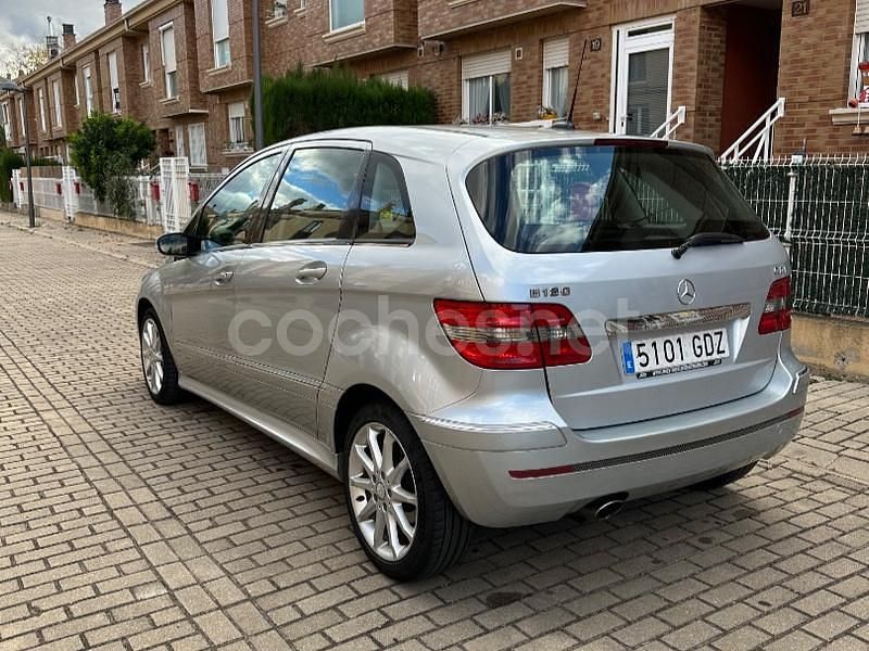 Usado Mercedes B180 109 CV (80 kW) 2009 Gris / plata Monovolumen