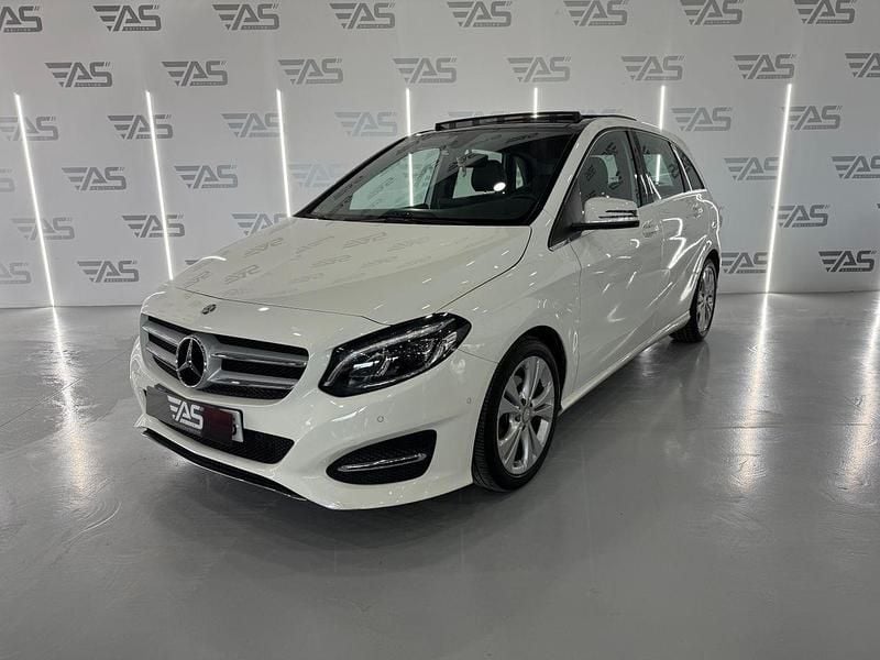 Blanco Usado 2017 Mercedes B180 AMG line Monovolumen | 19.900 € (Precio justo) - Imagen 1/4