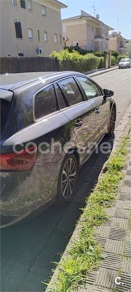 Usado Toyota Avensis Business Edition 143 CV (105 kW) 2017 Verde Familiar