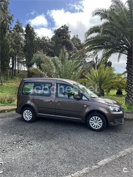 Usado VW Caddy Trendline 102 CV (75 kW) 2014 Marrón Monovolumen
