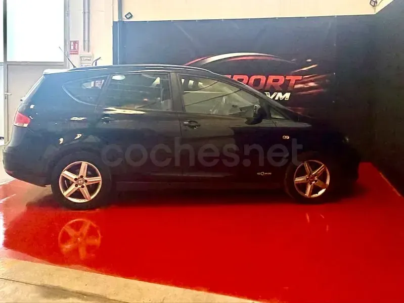 Usado Seat Altea XL Style 105 CV (77 kW) 2011 Negro Monovolumen