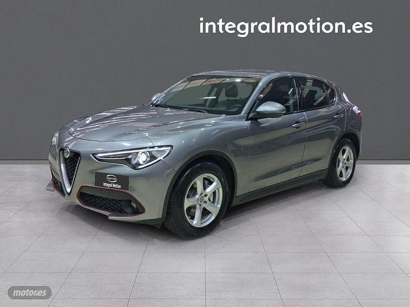 Usado Alfa Romeo Stelvio Super 179 CV (131 kW) 2017 Gris SUV
