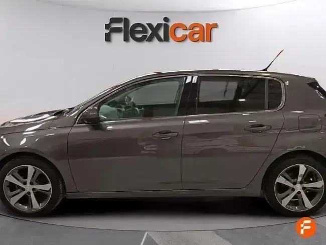 Usado Peugeot 308 Allure 130 CV (95 kW) 2019 Gris