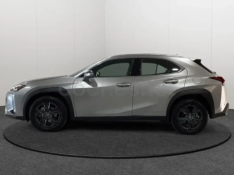 Usado Lexus UX 184 CV (135 kW) 2022 Gris / plata SUV