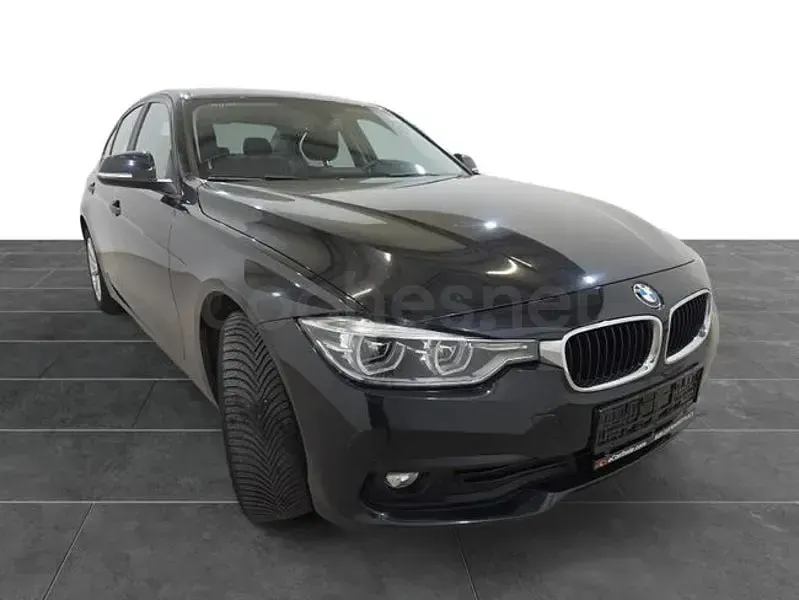 Usado BMW 318 136 CV (100 kW) 2018 Negro Berlina
