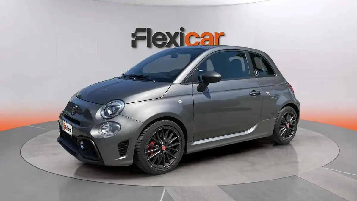 Usado Abarth 695 180 CV (132 kW) 2023 Gris Utilitario