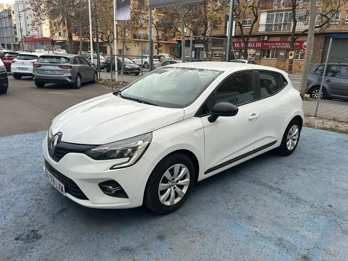 Käytetty Renault Clio V SE 67 HP (49 kW) 2022 Valkoinen Sedan