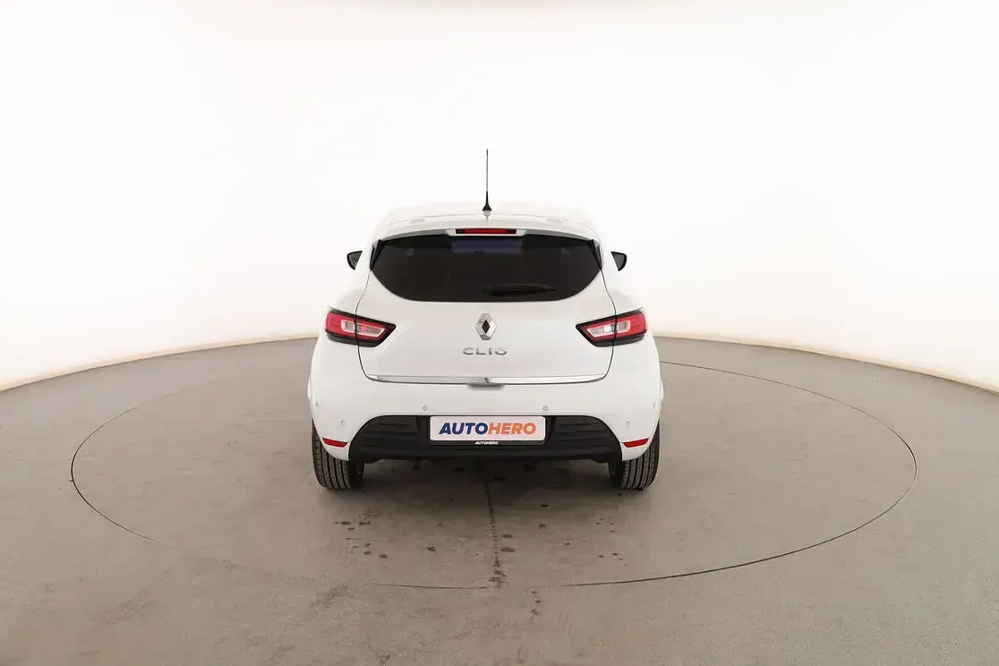 Usado Renault Clio Zen 110 CV (80 kW) 2018 Blanco Utilitario