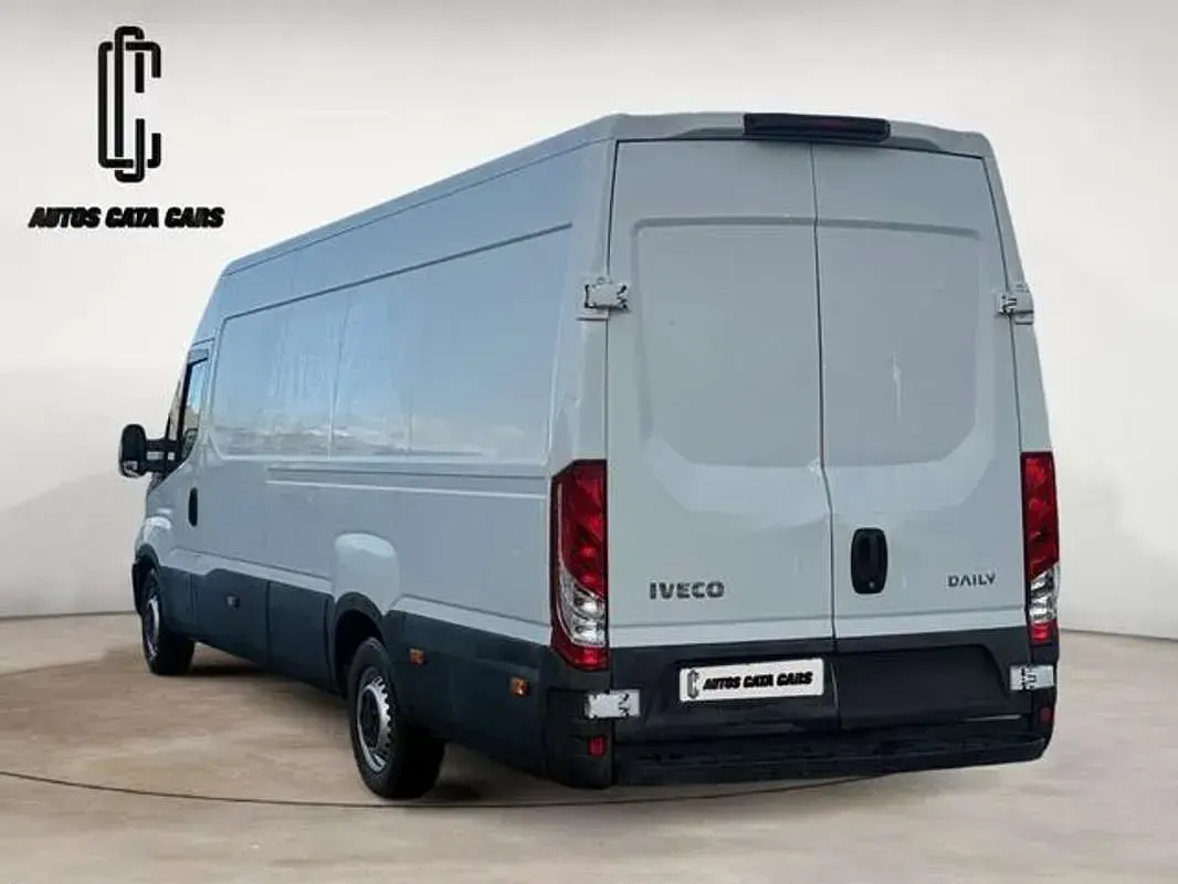 Usado Iveco Daily 136 CV (100 kW) 2016 Blanco Van