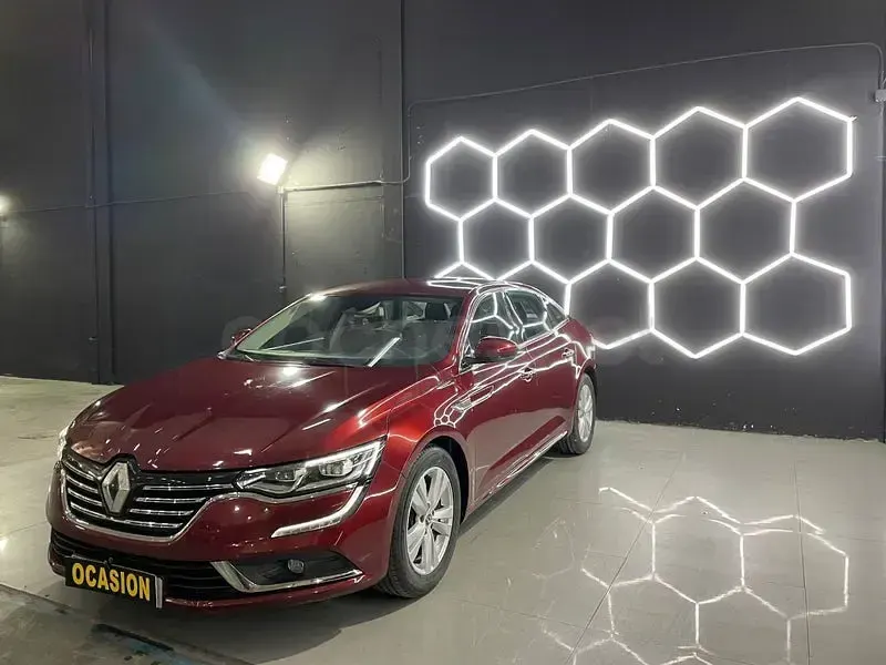 Usado Renault Talisman Zen 131 CV (96 kW) 2018 Rojo Berlina