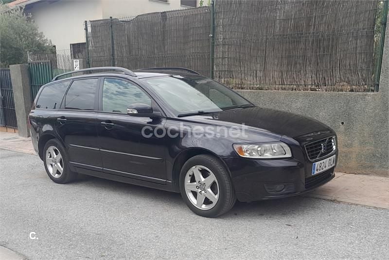 Usado Volvo V50 Momentum 150 CV (110 kW) 2009 Negro Familiar
