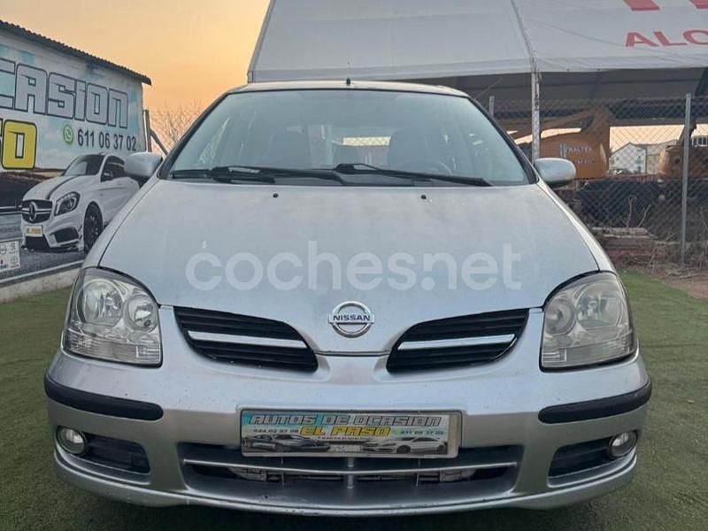 Usado Nissan Almera Tino Acenta 136 CV (100 kW) 2003 Gris / plata Monovolumen