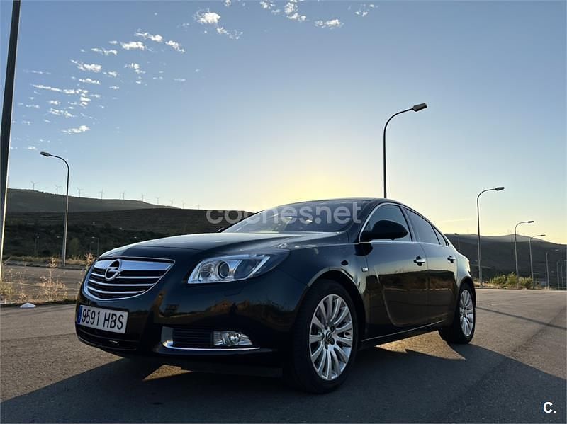 Usado Opel Insignia Edition 130 CV (95 kW) 2011 Negro Berlina