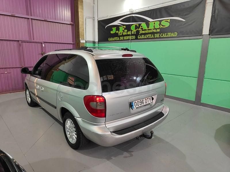 Usado Chrysler Voyager Limited 143 CV (105 kW) 2006 Gris / plata Monovolumen