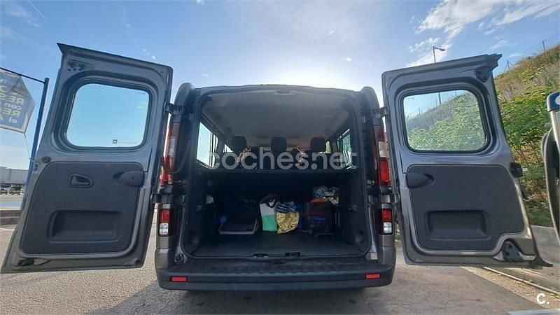 Usado Opel Vivaro 145 HP (106 kW) 2017 Cinzento Monovolume