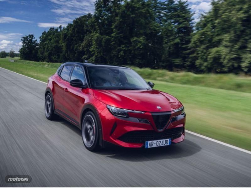 Nuevo Alfa Romeo Junior 145 CV (106 kW) 2025 Rojo SUV