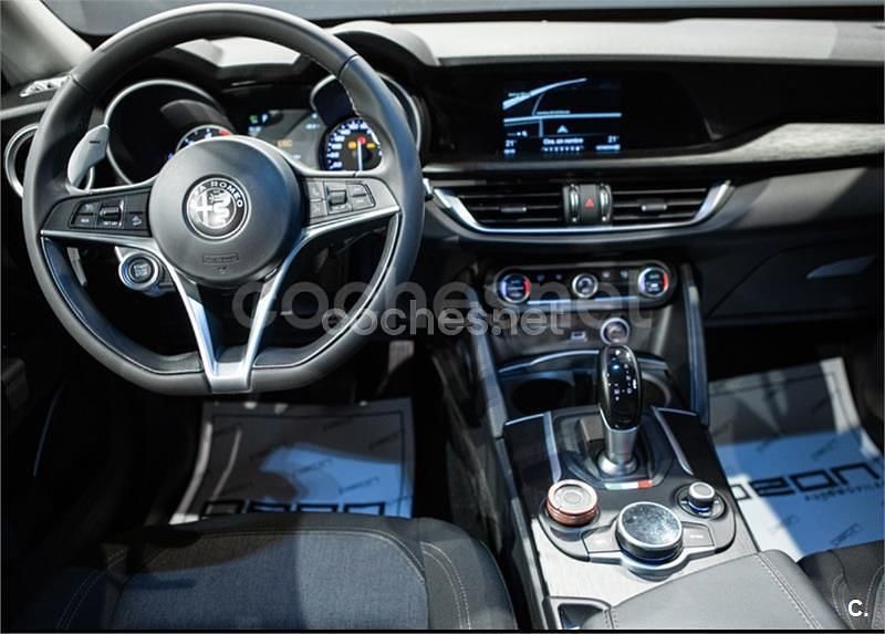 Usado Alfa Romeo Stelvio 160 CV (117 kW) 2019 Rojo SUV