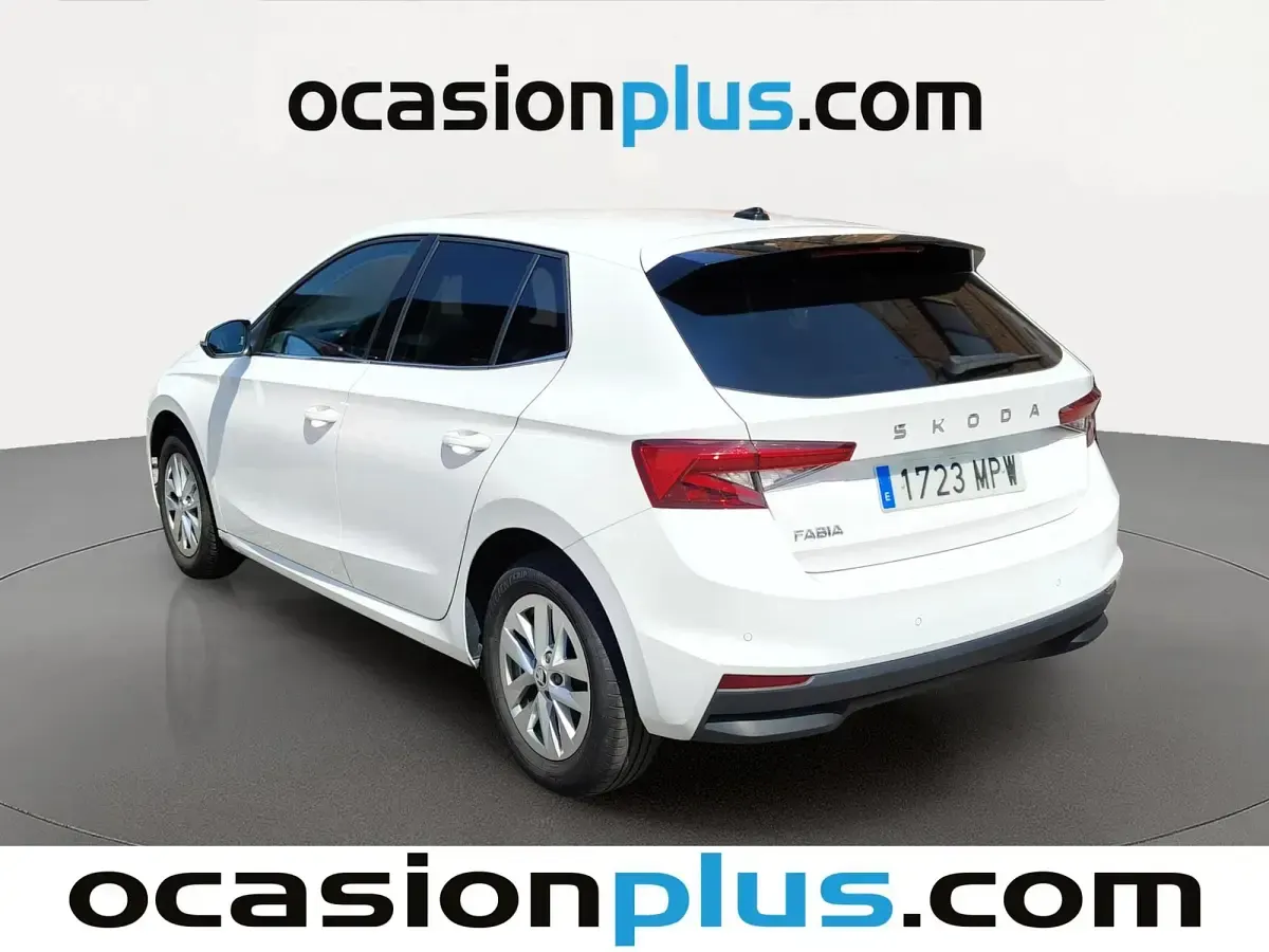 Usado Skoda Fabia Selection 95 CV (69 kW) 2024 Blanco Utilitario