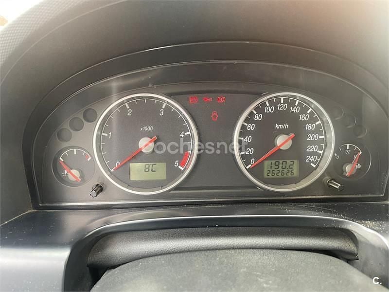 Usado Ford Mondeo Trend 115 CV (84 kW) 2001 Beige Berlina