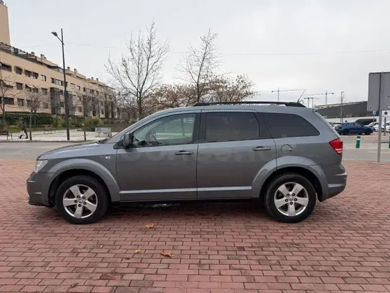 Usado Dodge Journey SE 140 CV (102 kW) 2010 Gris / plata SUV