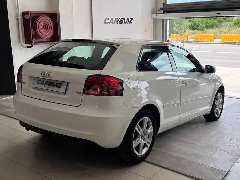 Usado Audi A3 Attraction 105 CV (77 kW) 2011 Blanco Utilitario