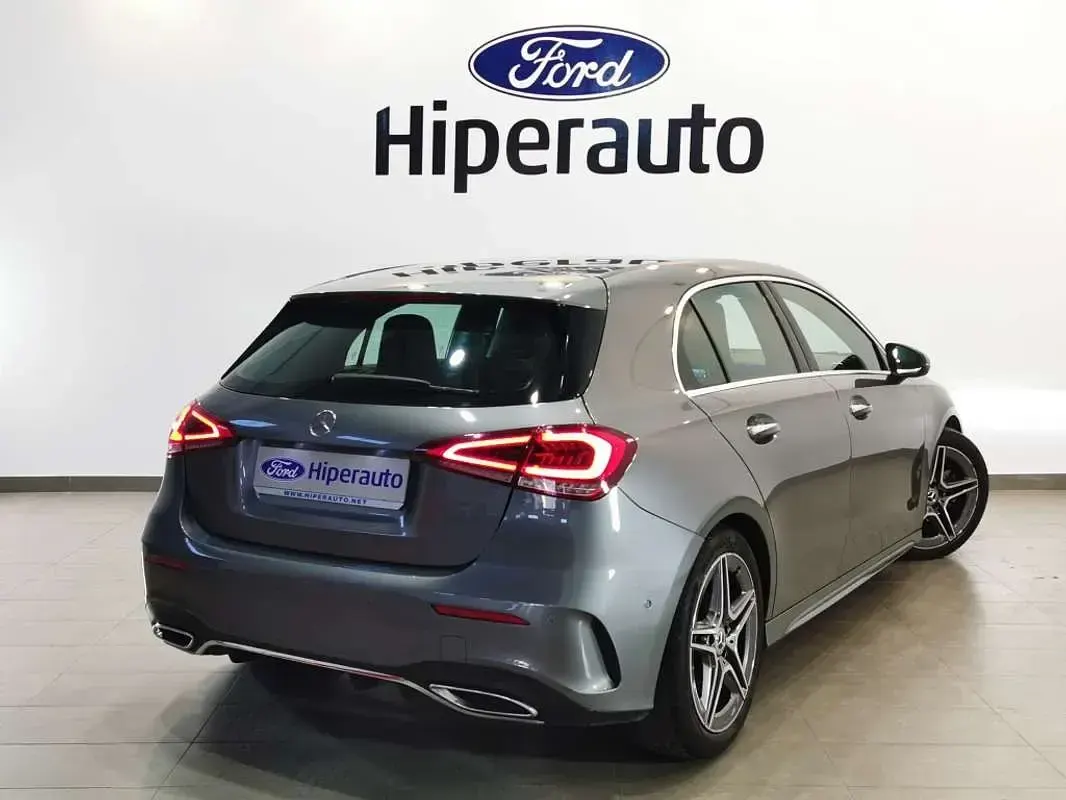 Usado Mercedes A180 116 CV (85 kW) 2019 Gris Utilitario